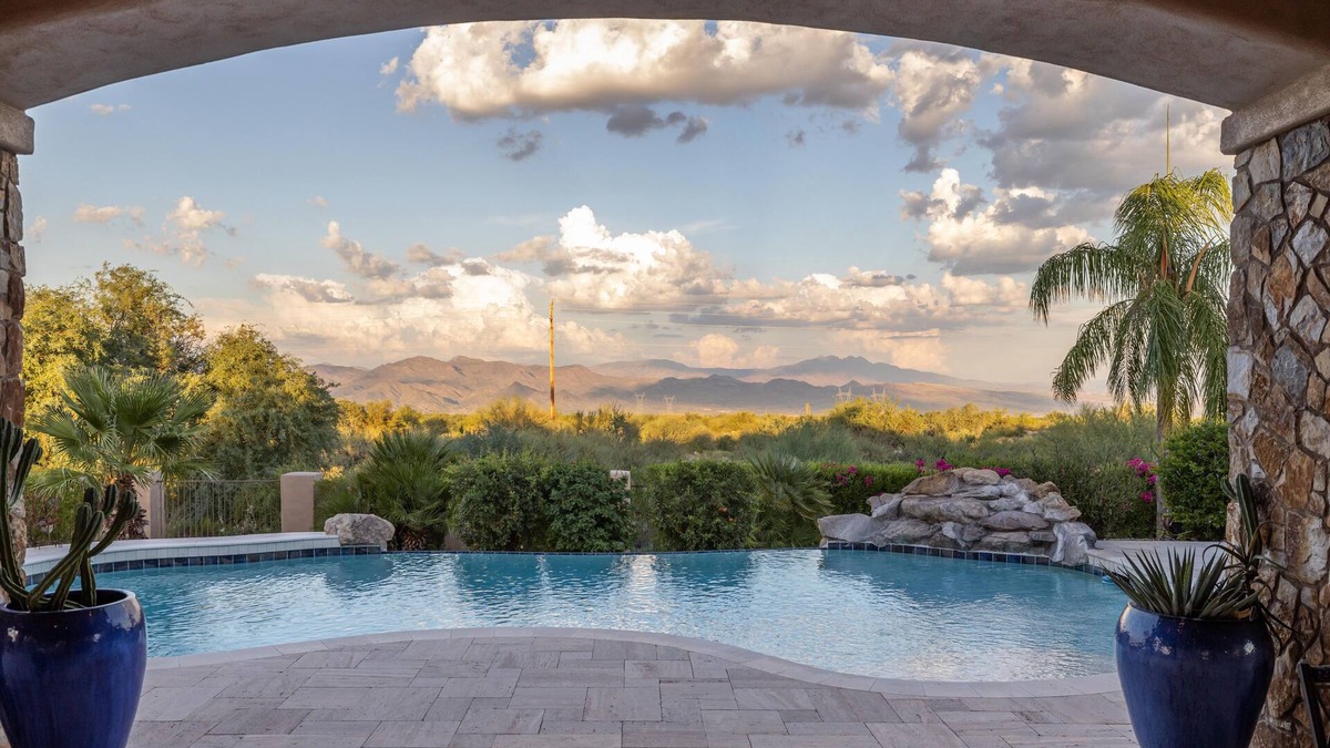 Sunrise Desert Vistas House | Luxury Hideout with Infinity Pool & Spa