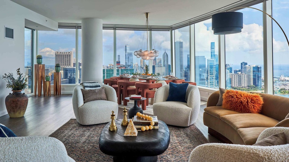 The Loop Apartment | Luxury High-Floor Retreats + Lake Views