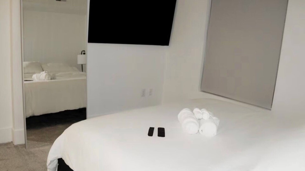 Garden Hills Apartment | Luxury High-Rise Apt In The Heart of Buckhead Paired w/A Beautiful Skyline