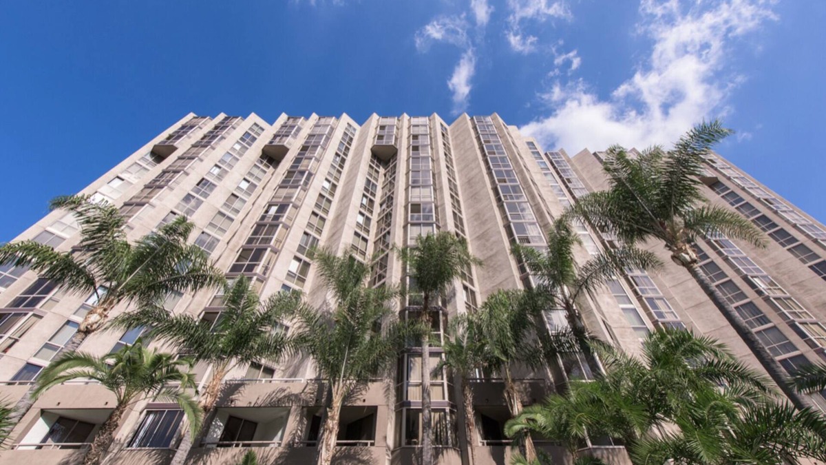 Bunker Hill Apartment | Luxury High-Rise in the heart of Los Angeles