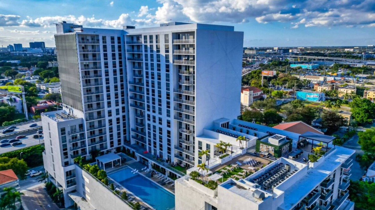 Overtown Apartment | Luxury High Rise Near Brickell with City View Rooftop Pool Spa and Free Parking
