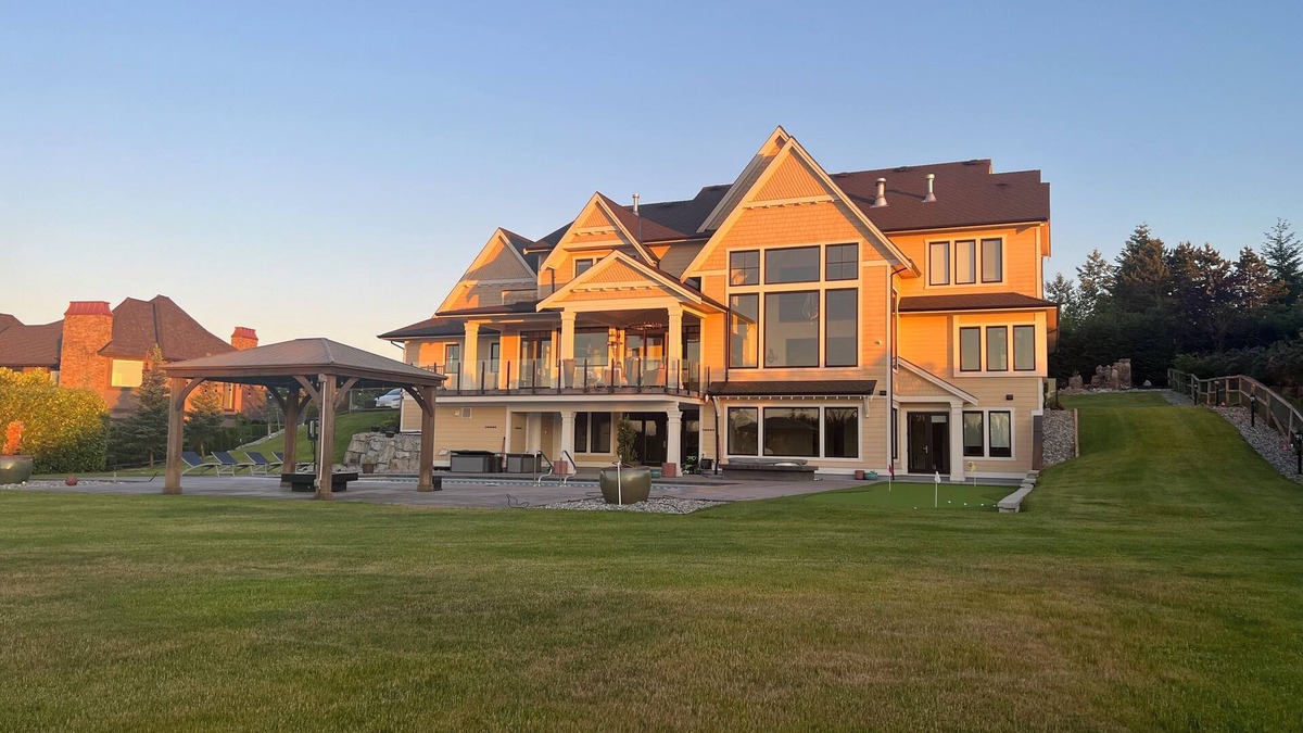 Langley House | Luxury Highpoint Equestrian Estate Retreat