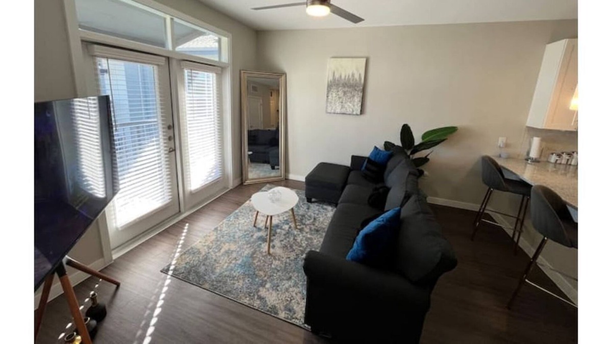 Conroe Apartment | Luxury Highrise Near Lake Conroe
