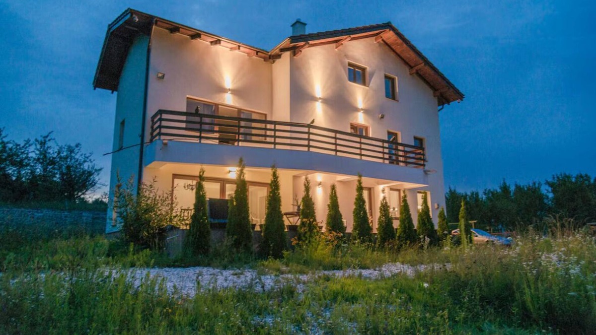 Campulung Villa | Luxury hillside villa with amazing views