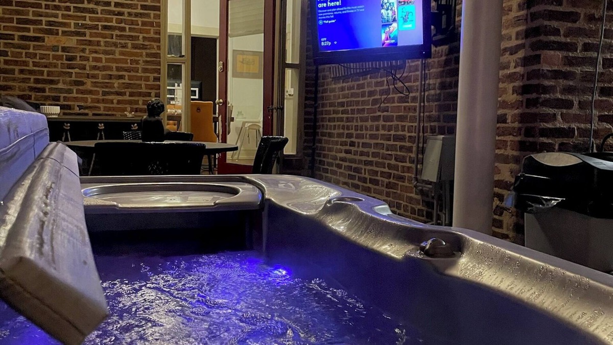 Old Town West House | Luxury Historic 1880's Victorian Home w/hot tub!