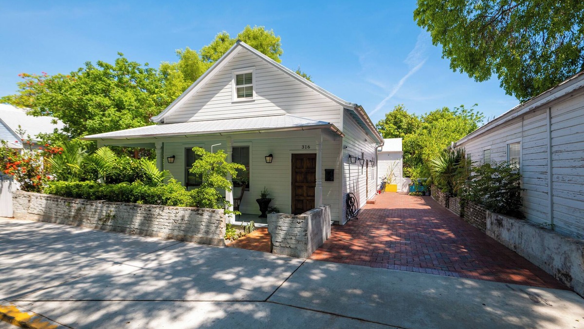 Key West Historic District House | Luxury home downtown with off street parking & private pool backyard oasis