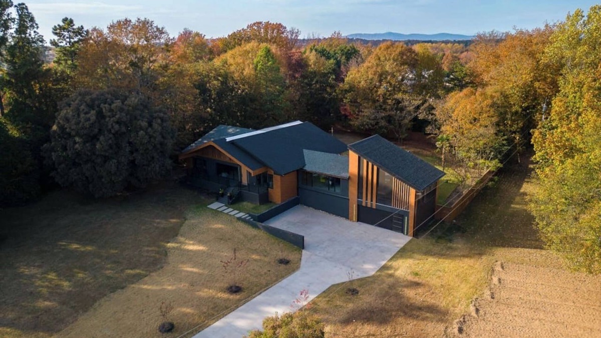 Greenville - Spartanburg House | Luxury Home for 8 w/Pool/Gym/Tub