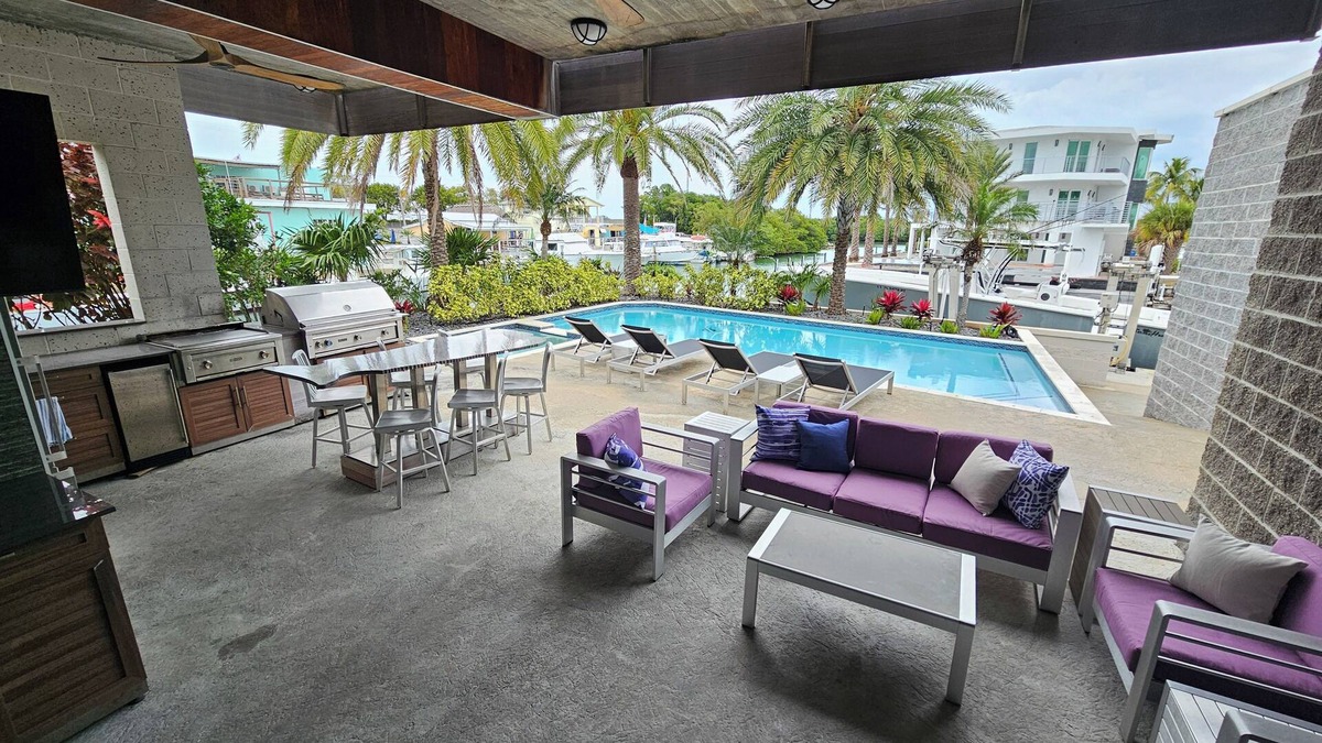 Tavernier House | Luxury home, Heated pool, Hot tub, Chefs kitchen, Sundeck, 100 ft of dockage.