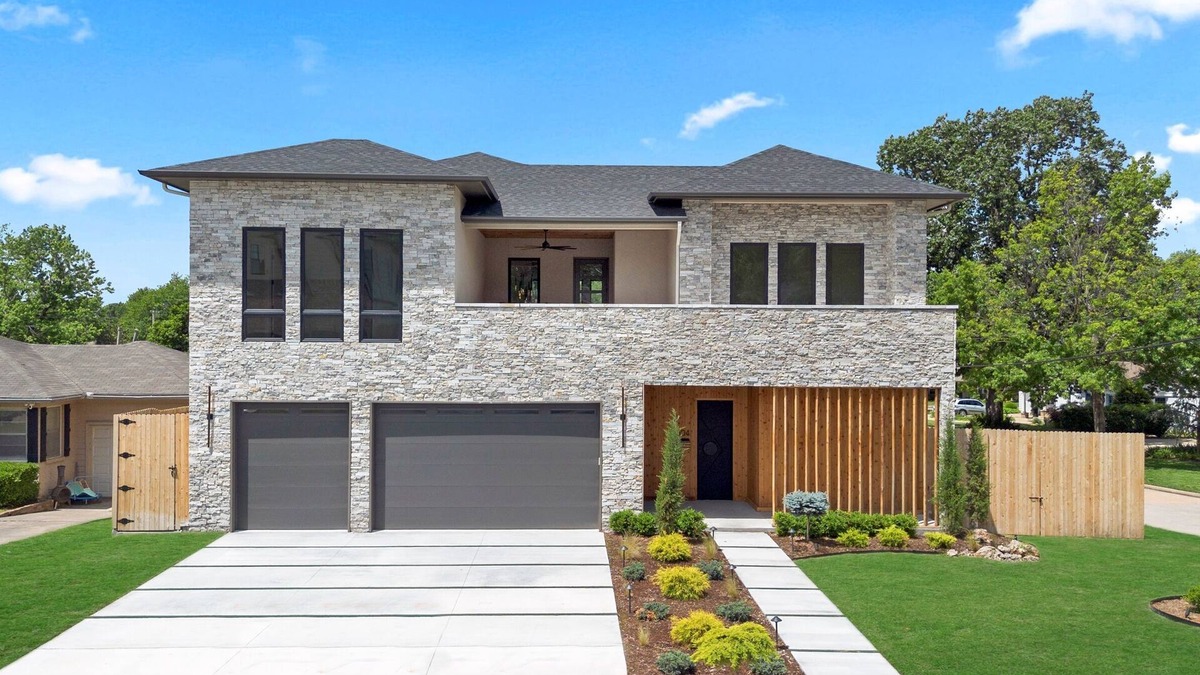 Tulsa House | Luxury Home in Prime Midtown Location