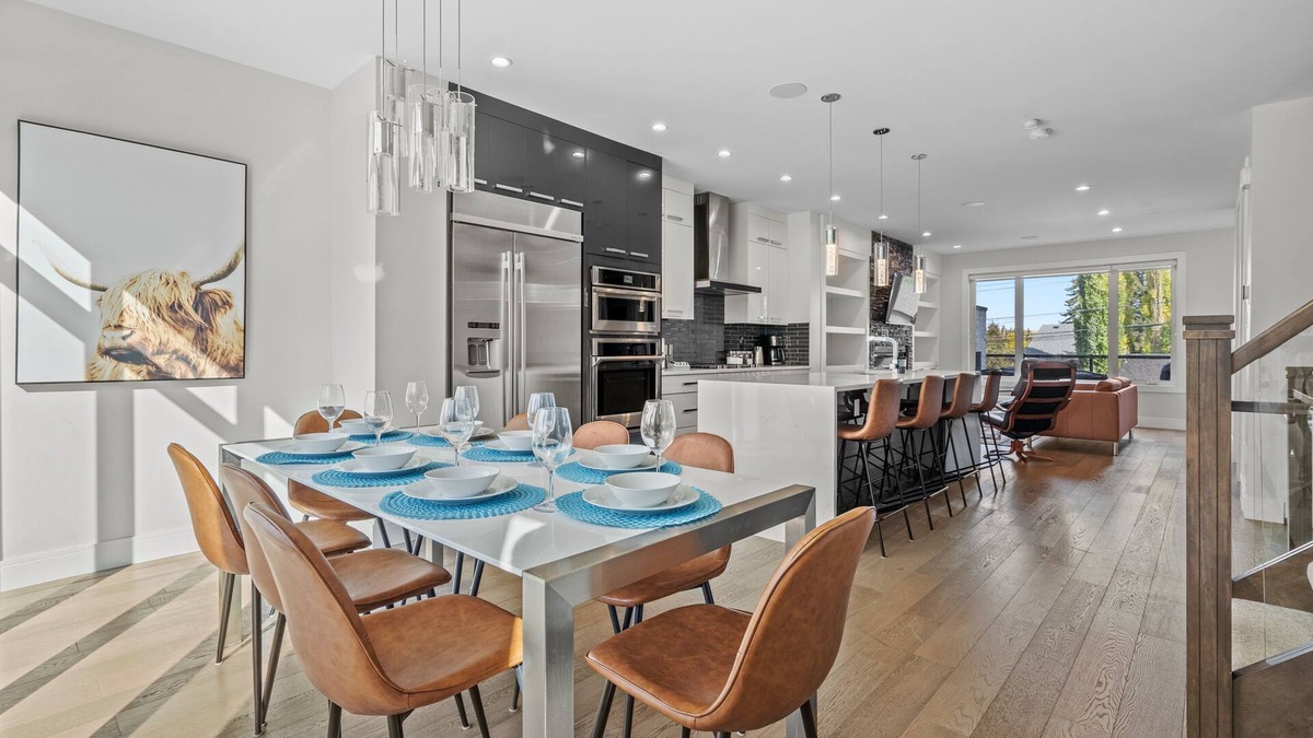 Parkhill-Stanley Park House | Luxury Home in Quiet Neighborhood near Downtown with Fast Wi-F & 3 Workspaces