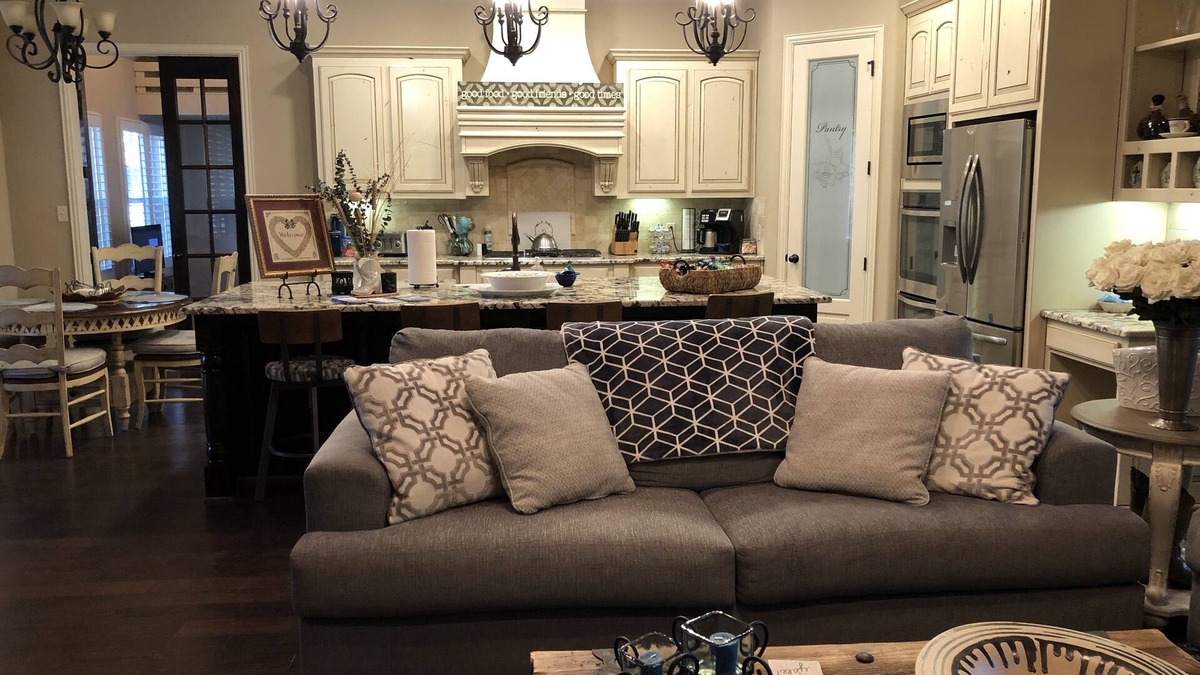 Granbury House | LUXURY HOME IN TOWN OF GRANBURY - Kokopelli Getaways