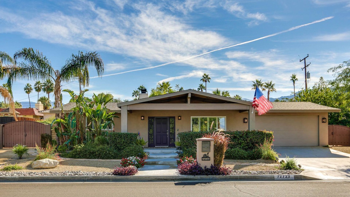 Palm Desert House | Luxury home just blocks from the magnificent El Paseo shops and restaurants