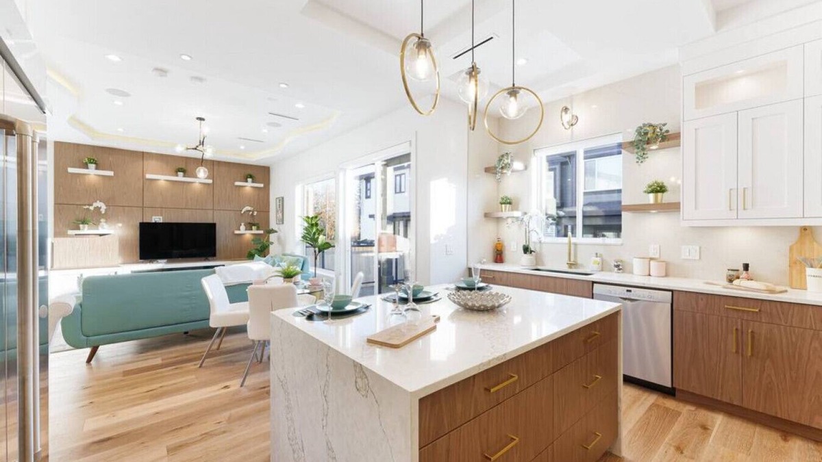 Surrey House | Luxury Home | King Bed | Monte Chino
