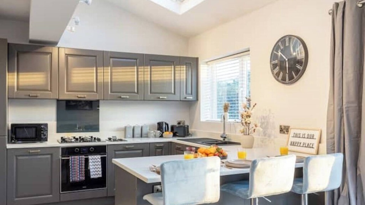 Trafford House | Luxury Home | Manchester - Hale Barns | Sleeps 10