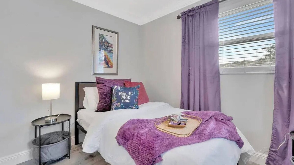 Largo House | Luxury Home Mins To HCA Hospital Beach & Downtown