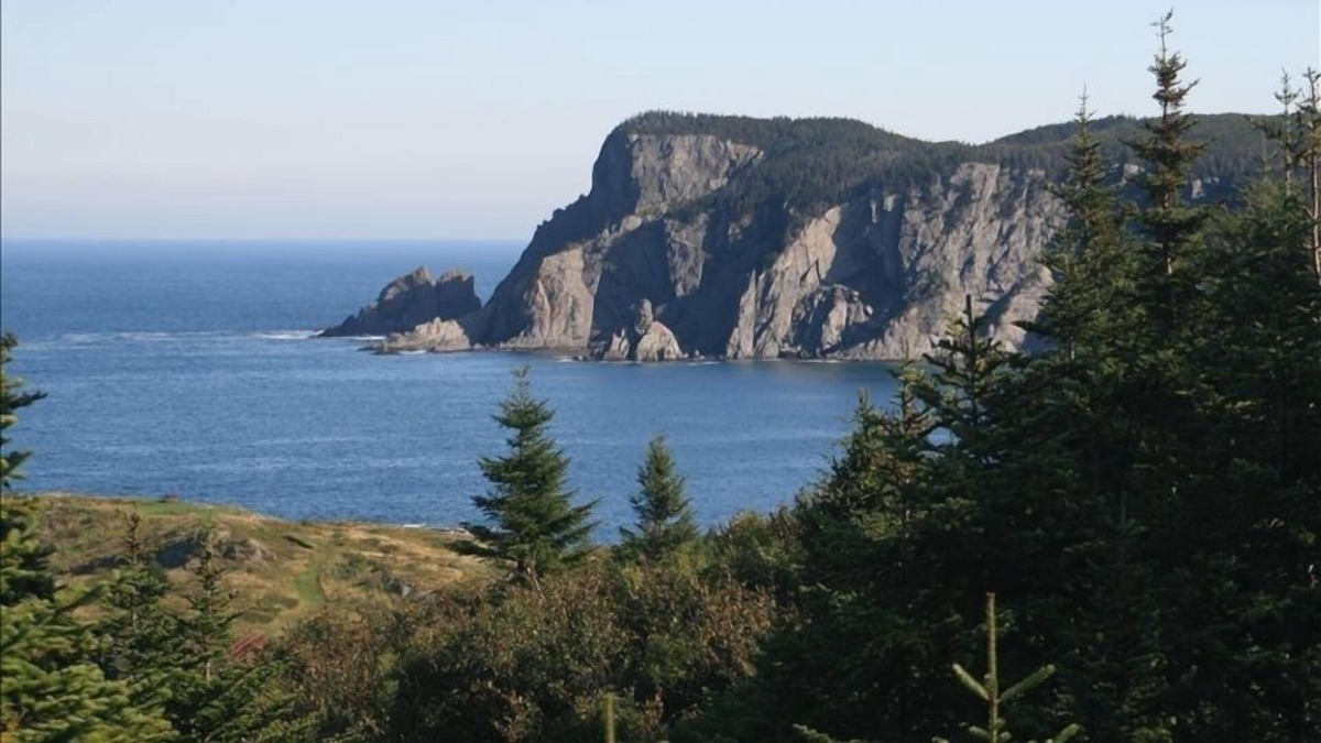 Brigus South House | Luxury Home Near La Manche and Cape Broyle with Spectacular Ocean Views