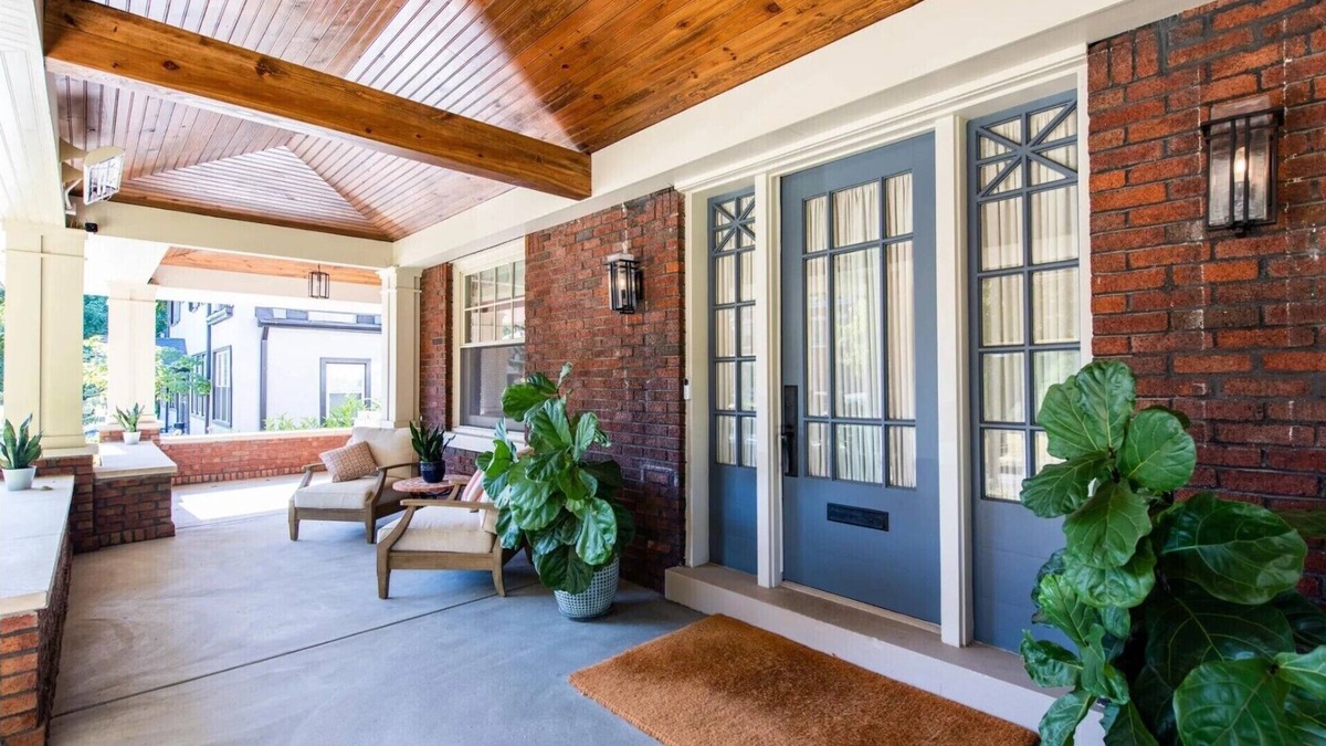 Bonnycastle House | Luxury home w/hot tub! Only 2 blocks from restaurants and bars! 4 mi from Derby