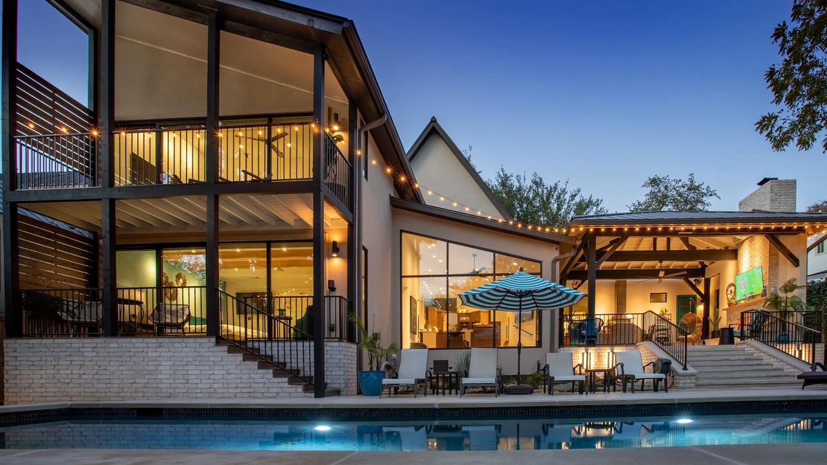 Tarrytown House | Luxury Home w/Pool & Outdoor Kitchen - 3 Miles Downtown