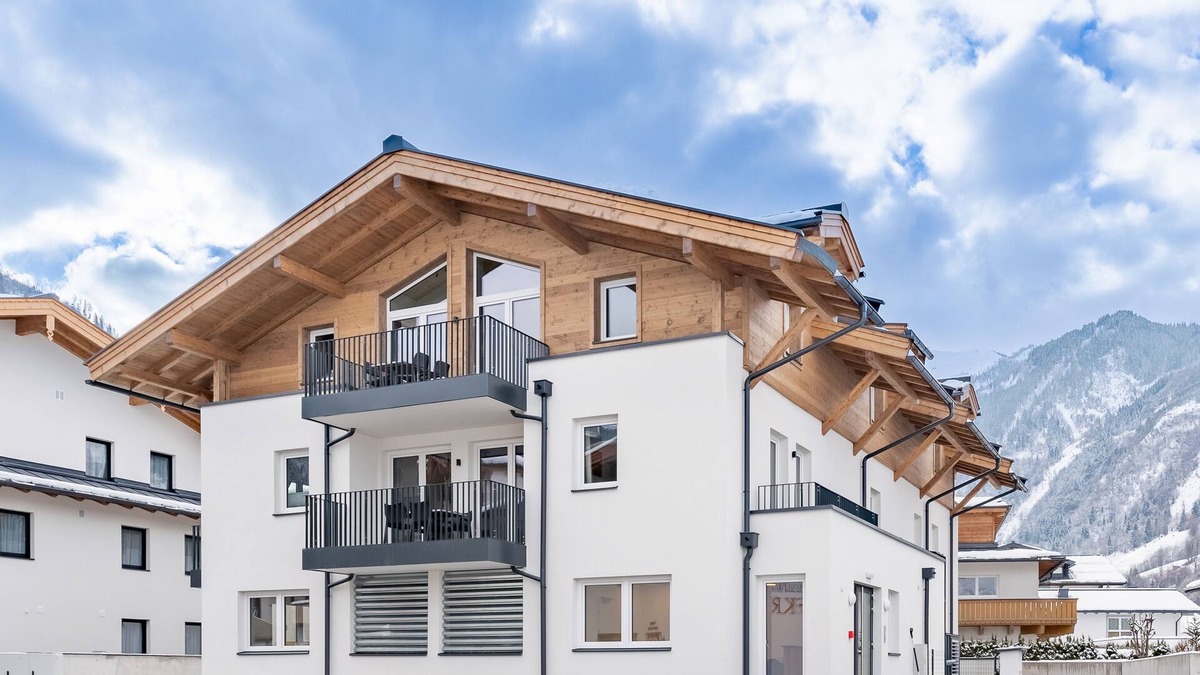 Kaprun Apartment | Luxury home with 3 balconies in city centre