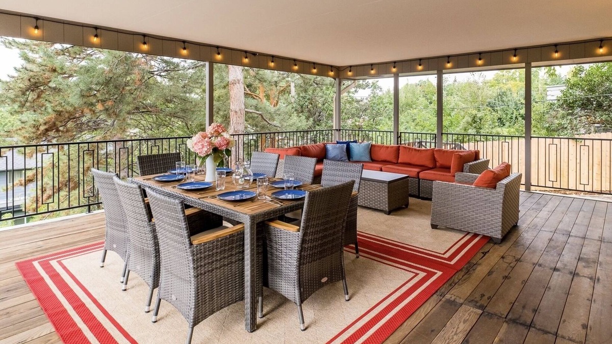 Scenic Heights House | Luxury Home with 8 beds Hot Tub and an Awesome Deck!
