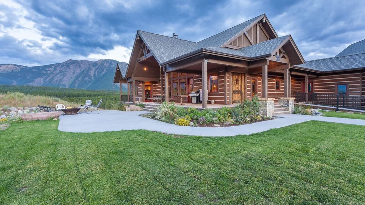 West Glacier House | Luxury Home with Amazing Mountain Views of Glacier Park, 1 mile from entrance