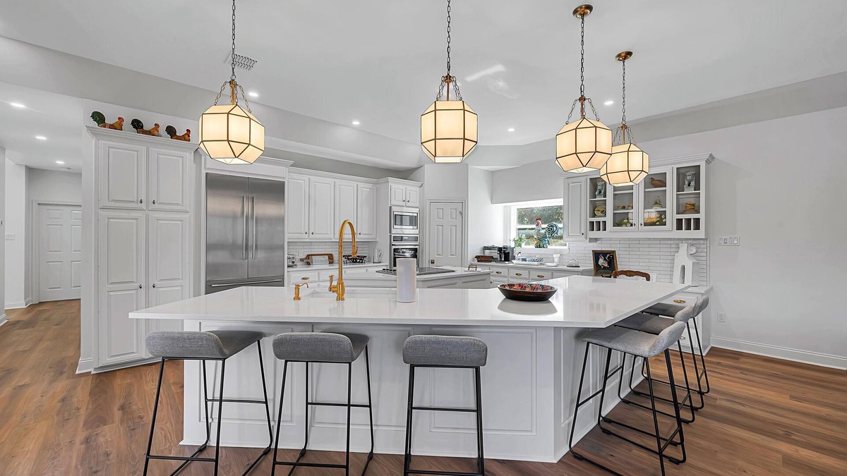 Waco House | Luxury Home with Pool 10 mins to Downtown Waco/Baylor/McLane
