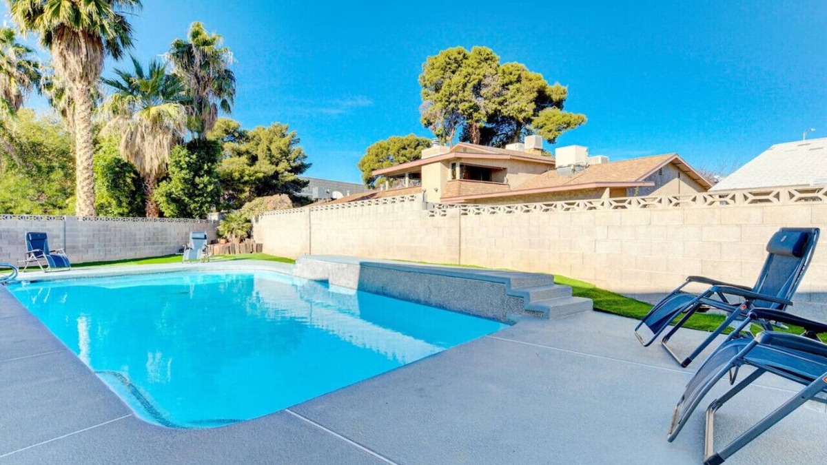 Paradise House | Luxury home with Pool and gym and RV parking