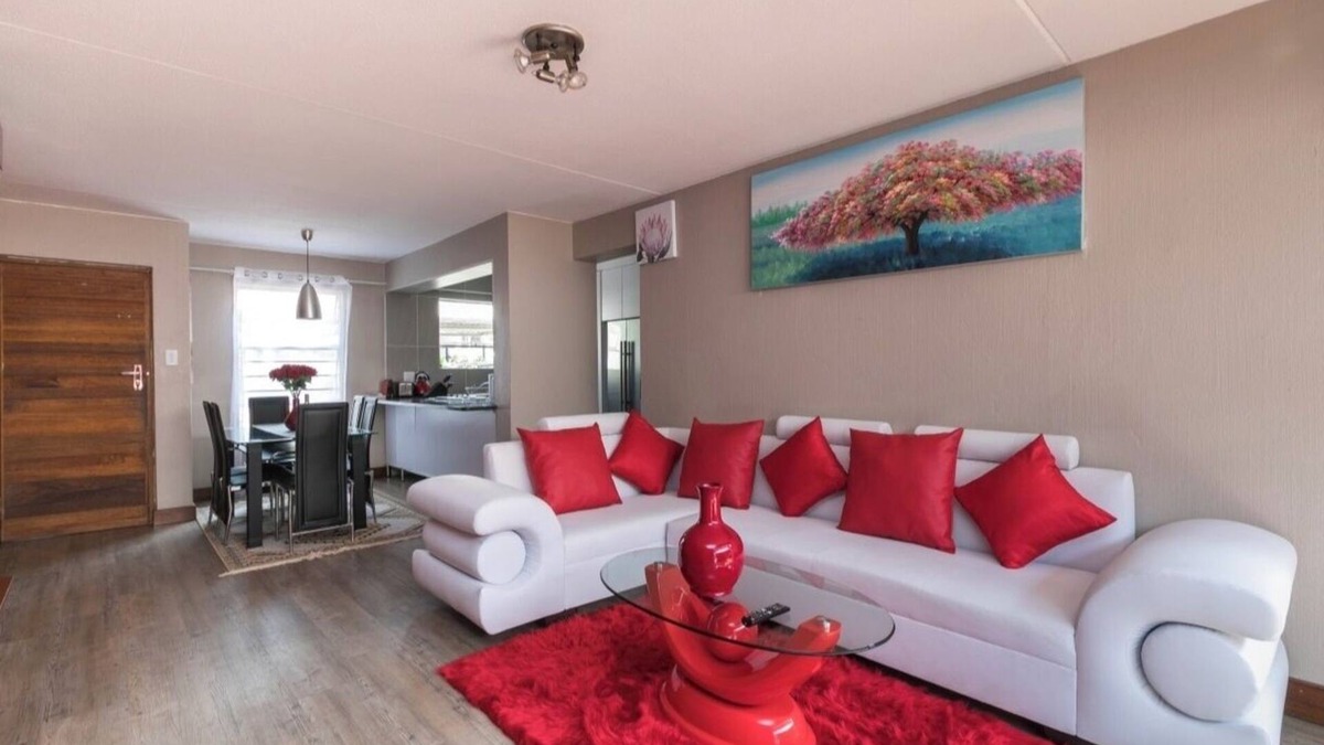 Sandown Apartment | Luxury Home with Private Garden