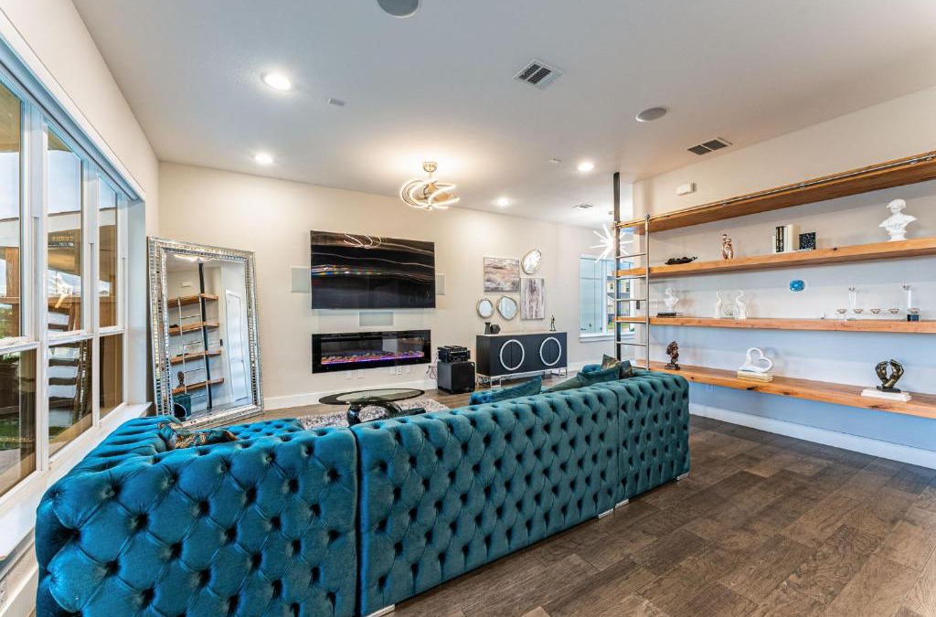 West Dallas Villa | Luxury Home With Rooftop Views