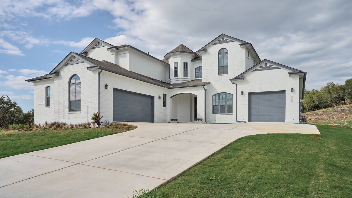 Georgetown House | Luxury house on 1.25 acres. Fantastic location for fun and convenience!
