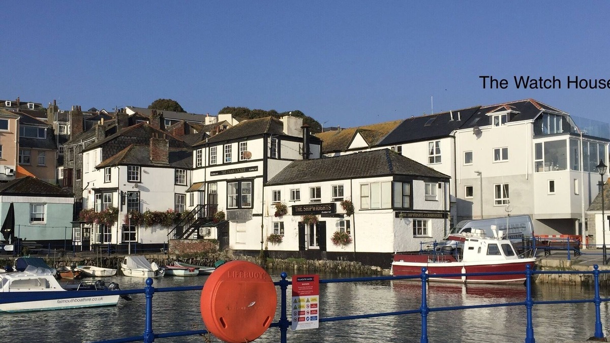 Mylor Churchtown House | Luxury house on quay with 180 degree panoramic views over harbour and estuary