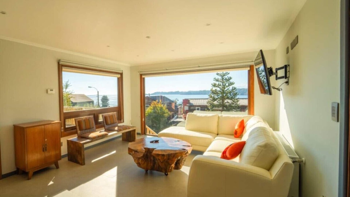 Puerto Varas House | Luxury House Playa Hermosa - BBQ Jacuzzi Parking Wifi