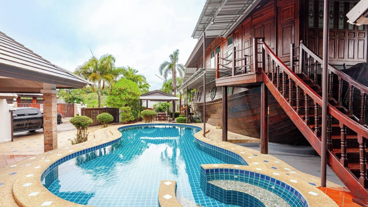 Central Pattaya Villa | Luxury Iconic Royal Boat Pool Villa North Pattaya