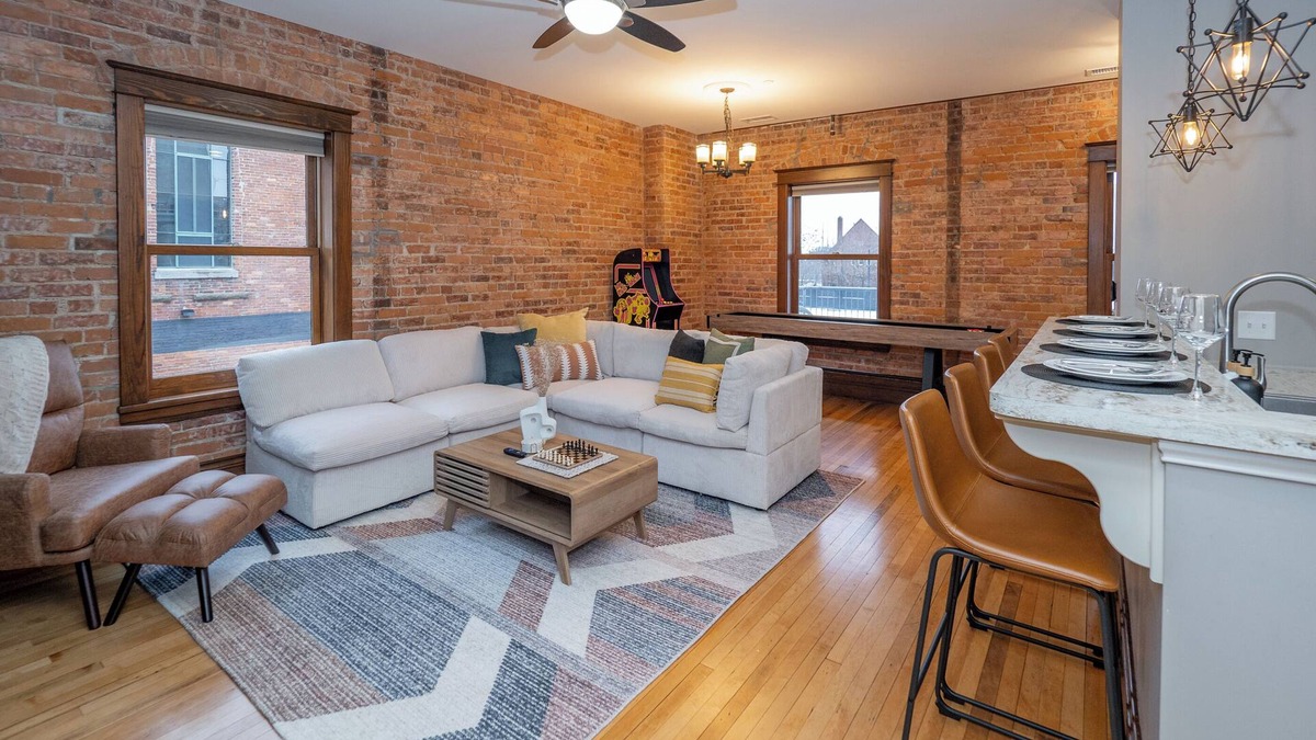 Central Business District Apartment | Luxury Industrial Loft The Heart of Downtown