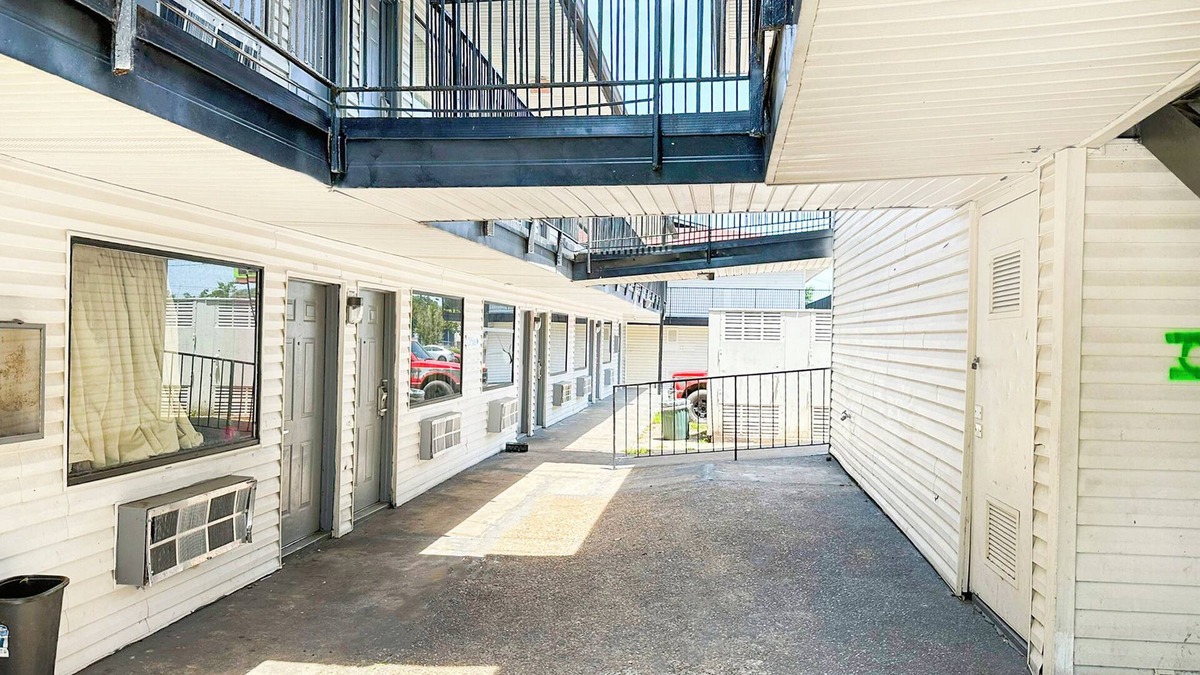 Albany Hotel | Luxury Inn by OYO Albany