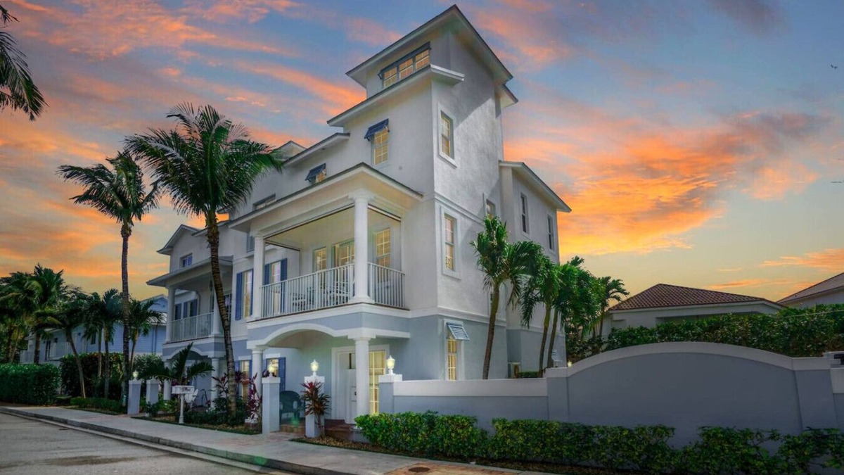 Juno Beach House | Luxury Juno Beach Estate: Pool & Firepit