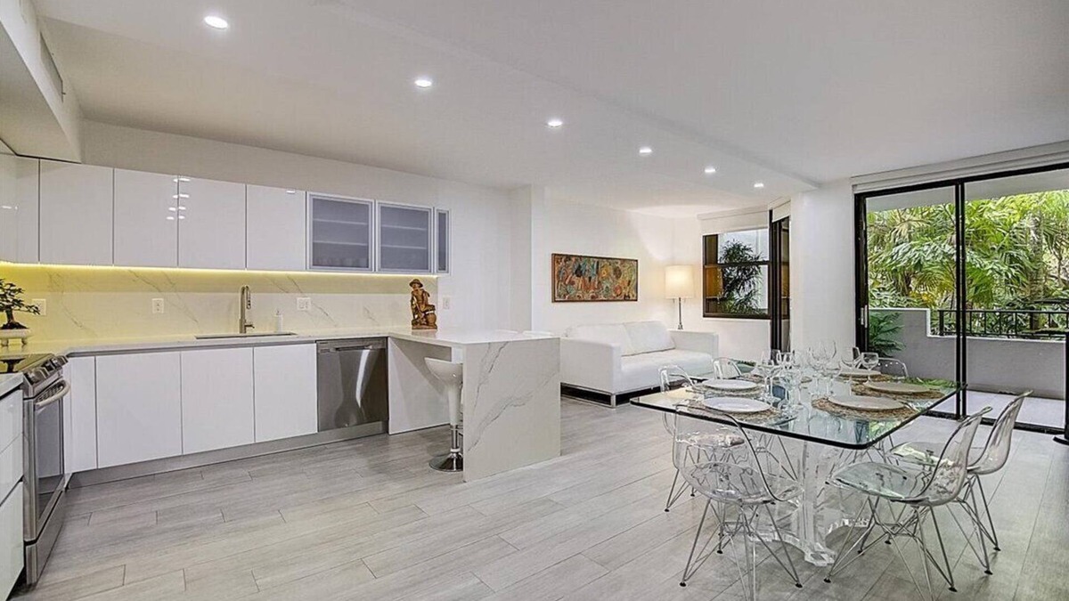 Key Biscayne Condo | LUXURY KEY BISCAYNE OCEANFRONT 3 BEDROOM/2 BATH CONDO FULLY RENOVATED IN 2021