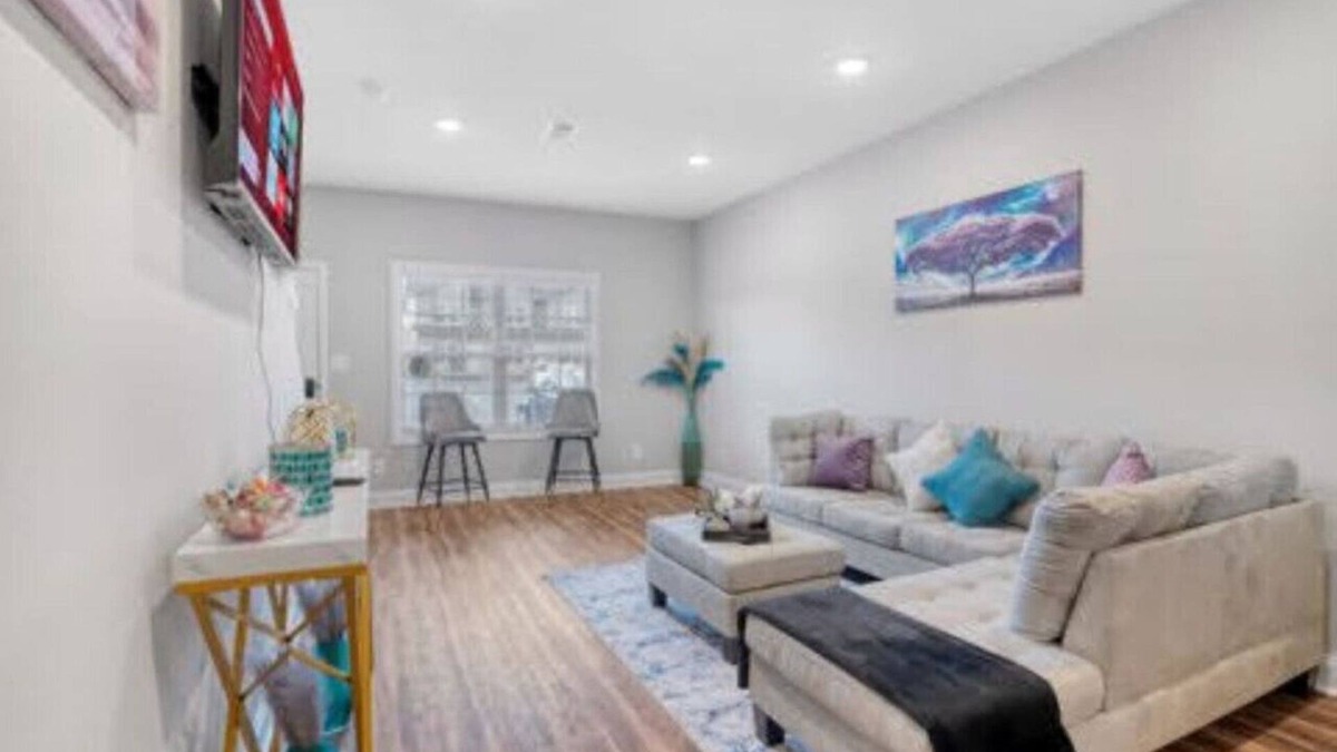 Clarksville Condo | Luxury keyless free WiFi exit 11