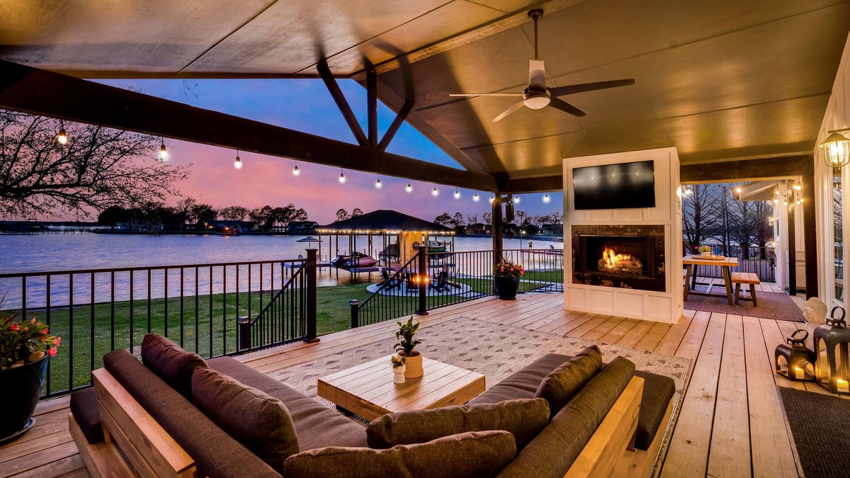 Cedar Creek Reservoir House | Luxury Lake Front House with Community Pool *GOLF CART FOR RENT*
