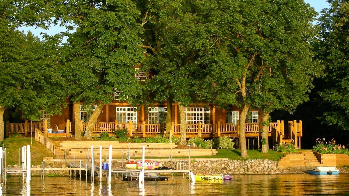 Alexandria Cabin | Luxury Lake Home with Guest House & Game Room