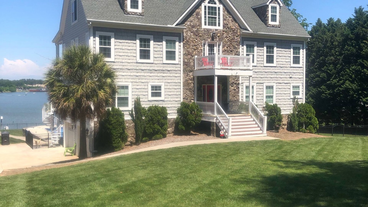 Steele Creek House | Luxury Lake House, Pool, Hot tub, Dock, Beach, Game room ,Boat Rental available