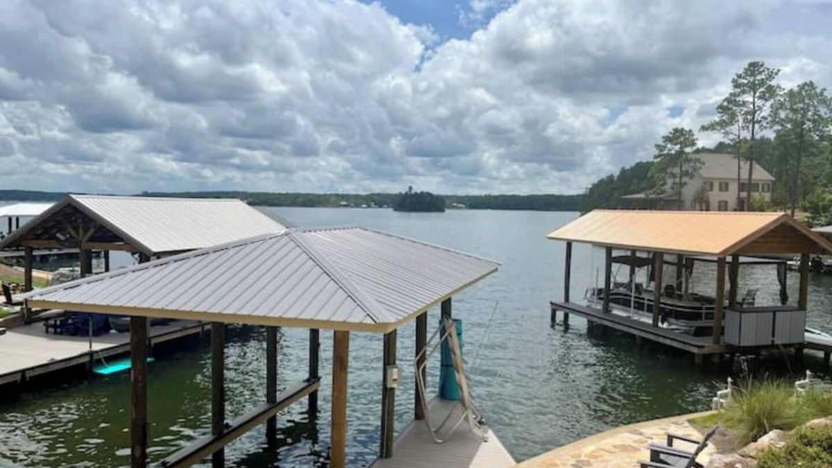 Dadeville House | Luxury Lake Martin Lakehouse. Stunning views. Dock. Kayaks. Pool Table. Firepit.