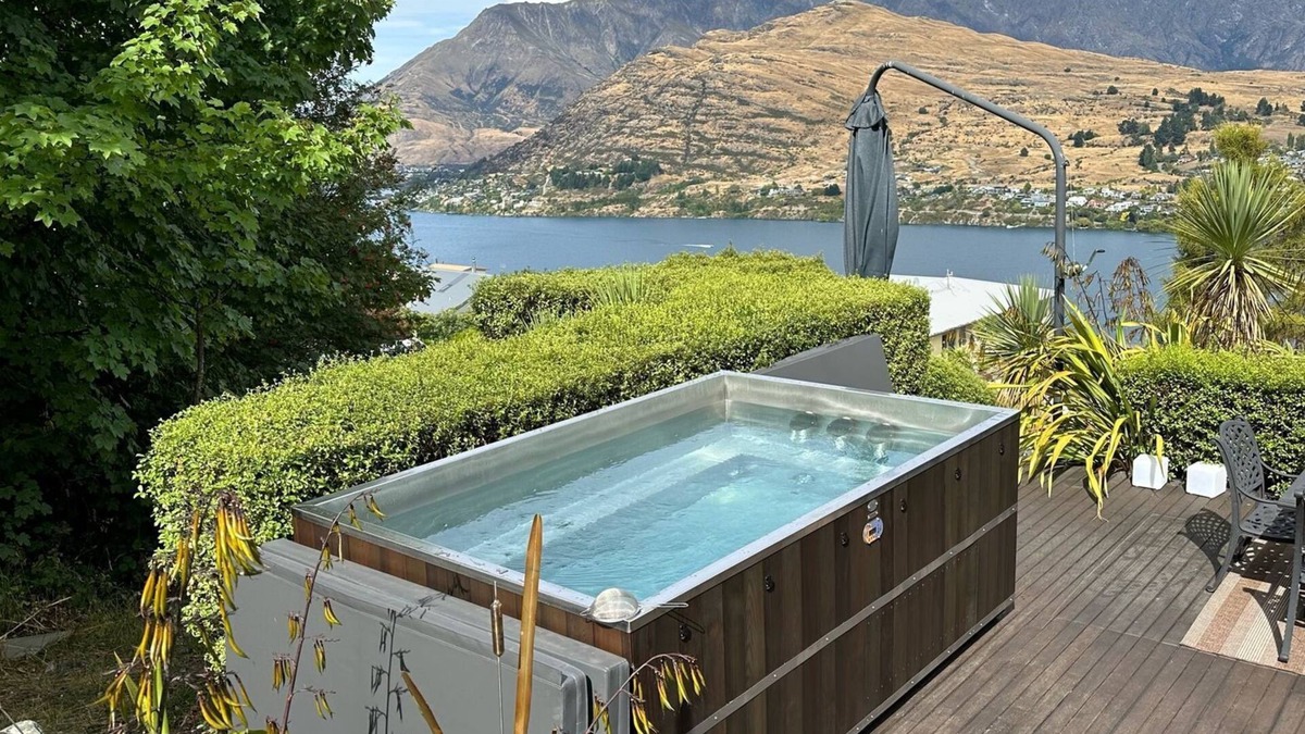 Queenstown House | Luxury Lake View Retreat with Hot Tub