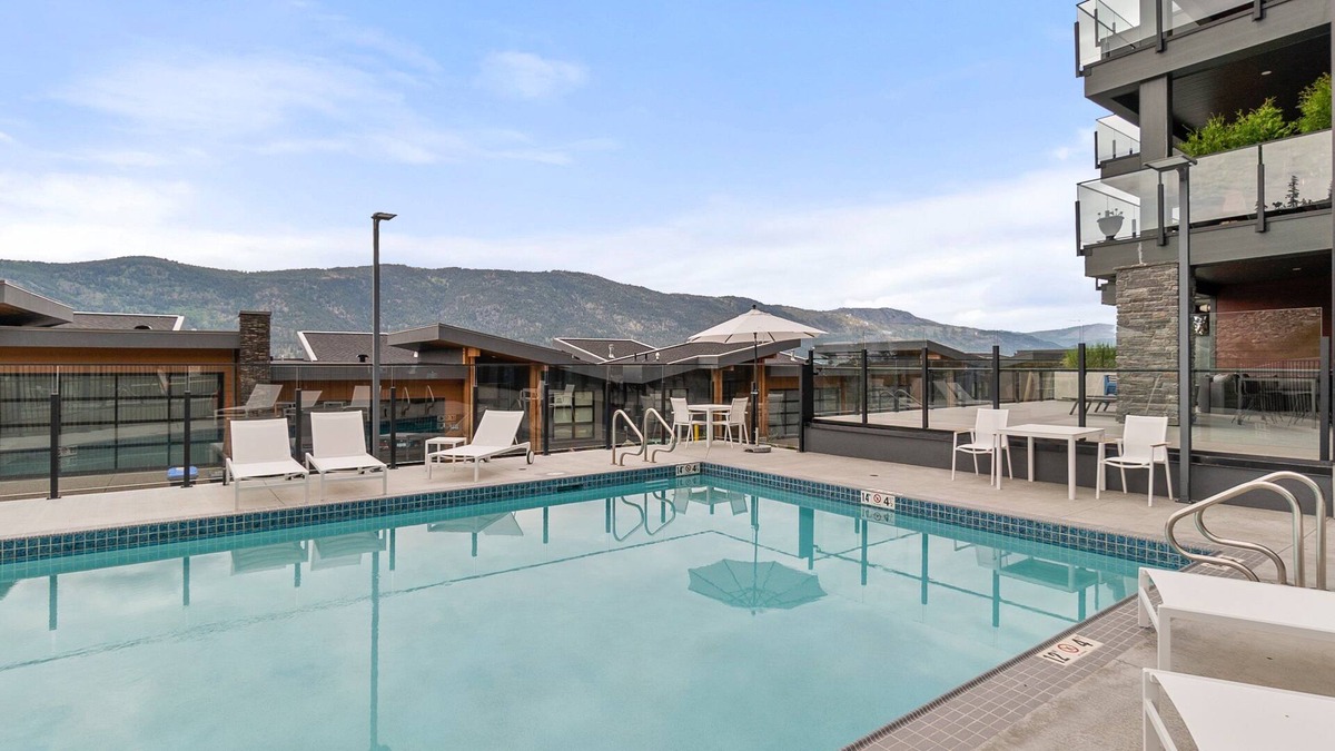 McKinley Condo | Luxury Lake View Studio with Pool and Hot Tub