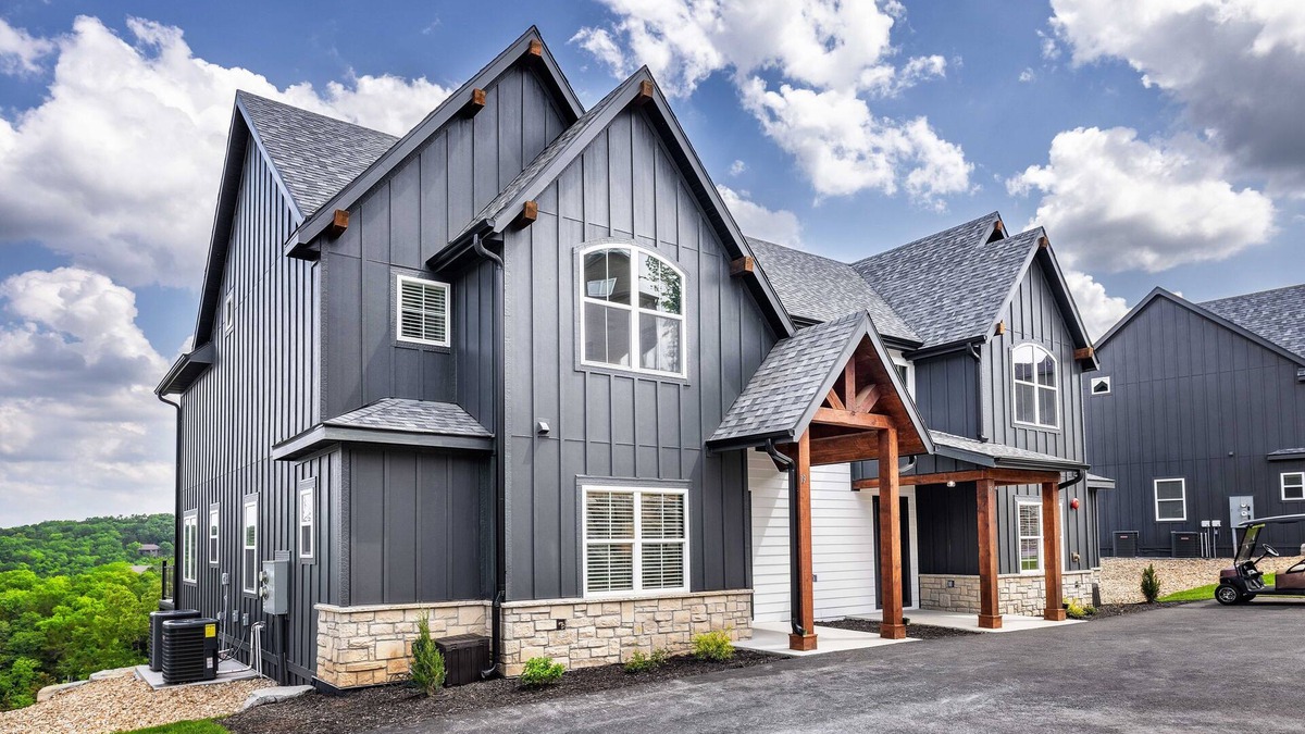 Kimberling City House | Luxury Lakefront Villa 19A w/FREE kayaks, pools, shuffleboard, Mini golf and more!