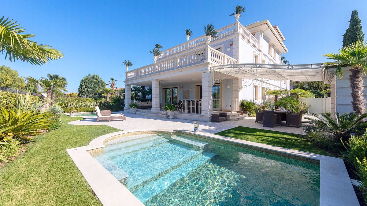 Colombare Apartment | Luxury Lakefront Catullo A1 by Wonderful Italy