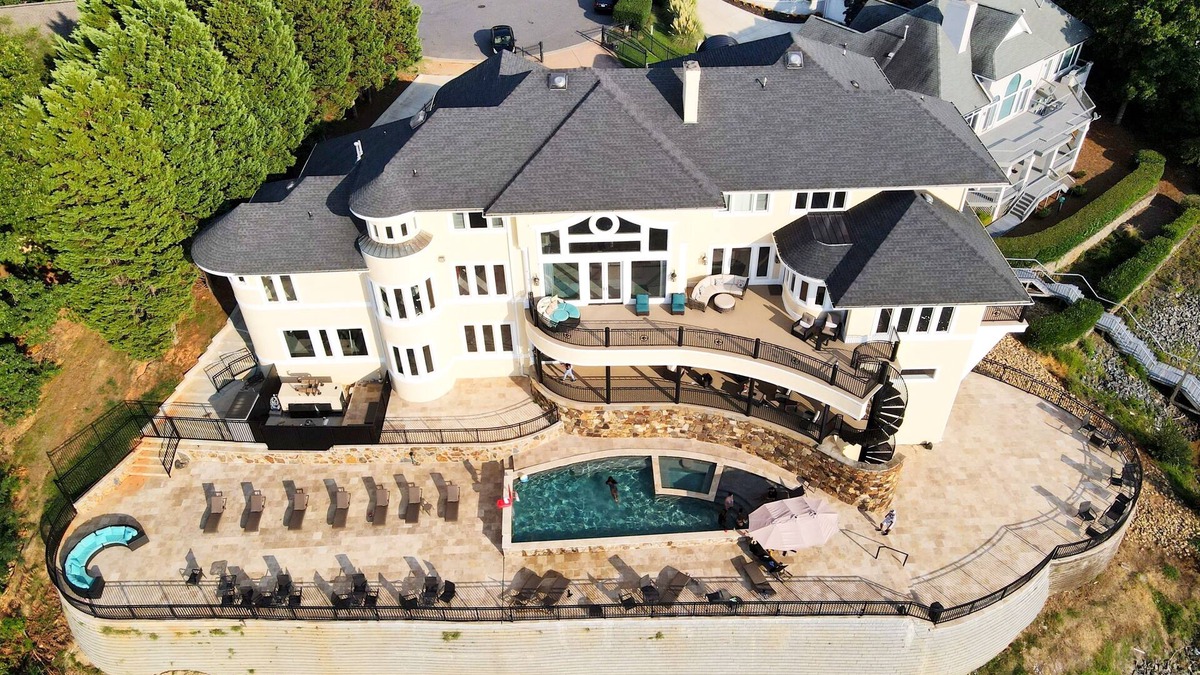 Steele Creek House | LUXURY LAKEFRONT ESTATE IN CHARLOTTE