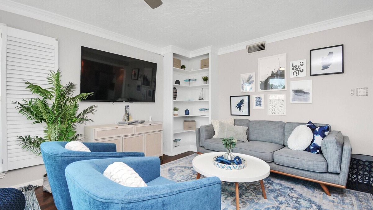 April Sound House | Luxury Lakefront - Game Room - 7 beds - Hot tub - Kayaks - Dock