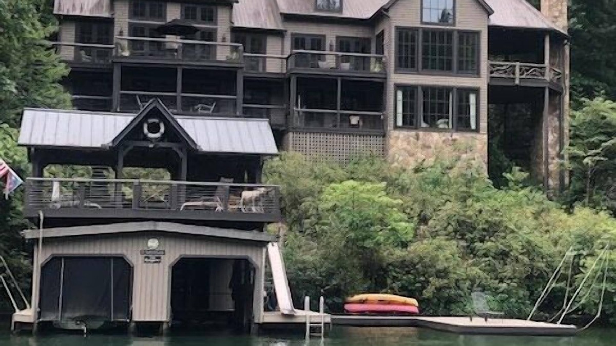 Lakemont House | LUXURY LAKEFRONT HOME 5/BR LIGHT & BRIGHT-"HIGH 5"