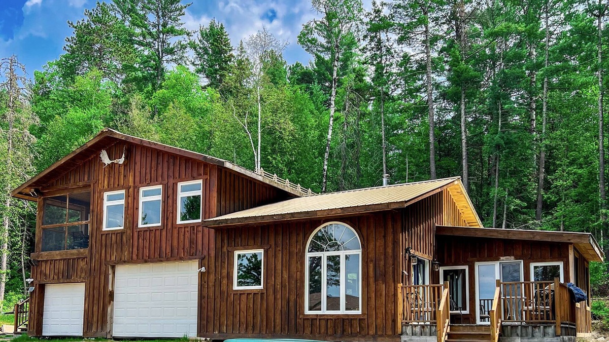 River Valley Ski Chalet | Luxury Lakefront Penthouse On Lake Obabika With Beaches And Campsites